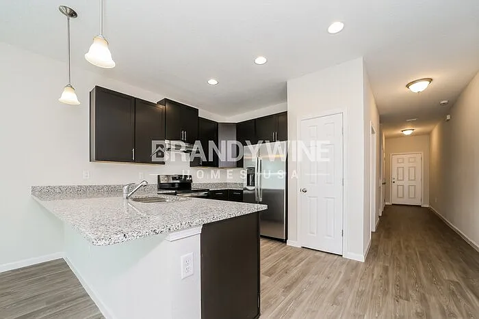 573 Kit St — Photo 8