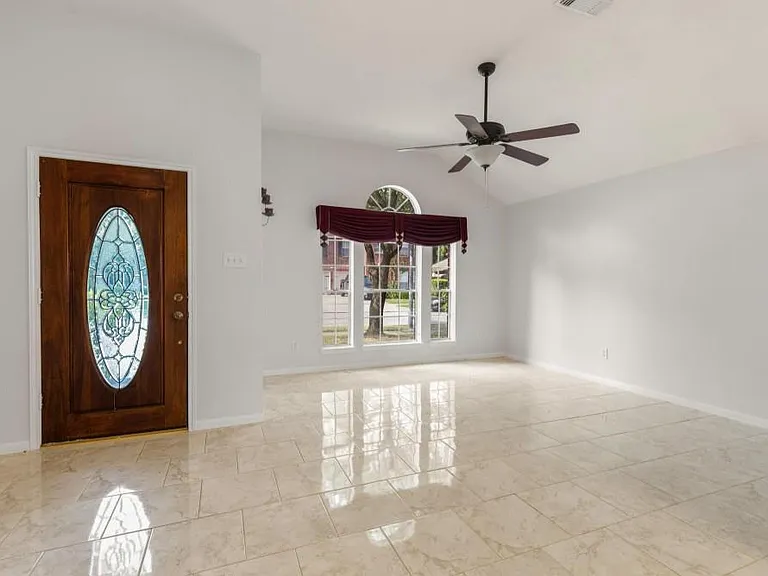 21812 Whispering Forest Dr — Photo 2