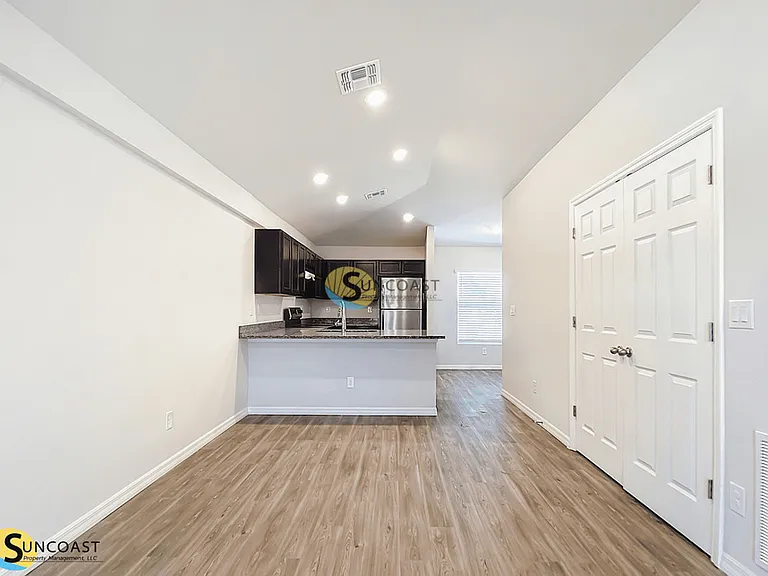 27078 Adams St — Photo 5