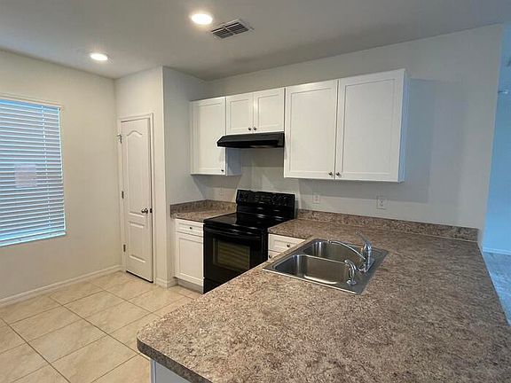 3rd image of 567 Armoyan Way