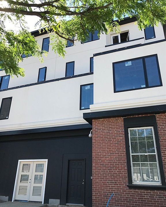 1st image of 979 Main St #5