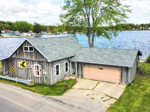 10920 Dwight St, Chippewa Lake, MI 49320