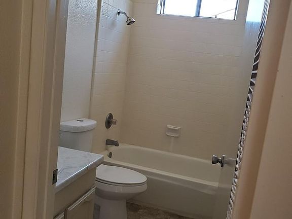 5th image of 18789 Eisenhower Cir