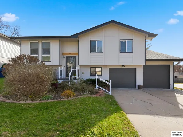 13437 Redwood St, Omaha, NE 68138