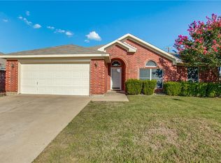 8021 Peregrine Trl, Arlington, TX 76001