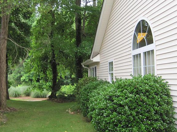 2nd image of 1024 Pinehurst Dr