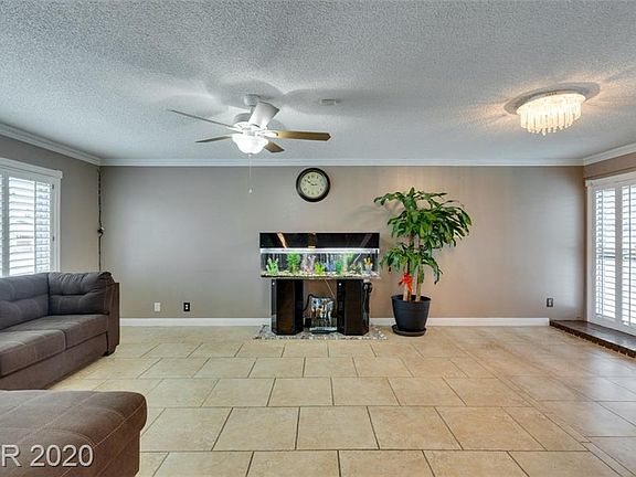 3rd image of 2591 Congress Ave