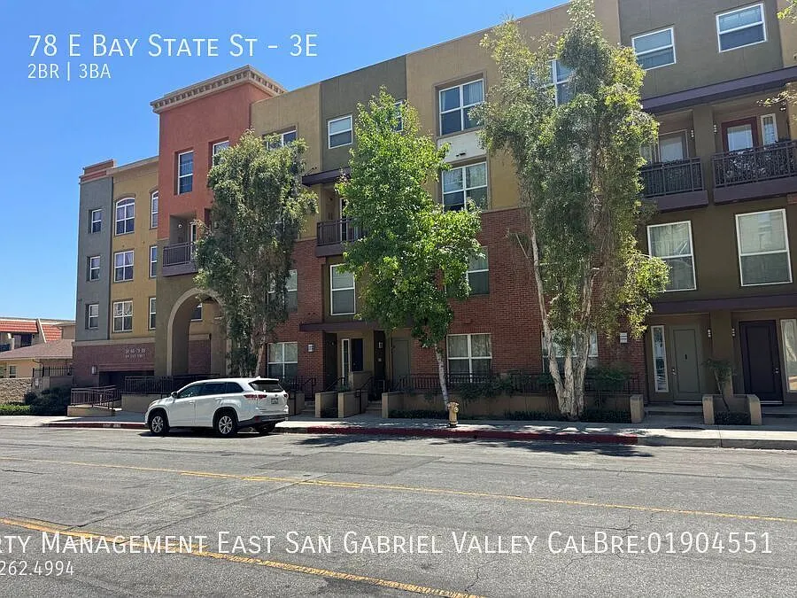 Beautiful two bedroom condo in perfect Alhambra location — Photo 2