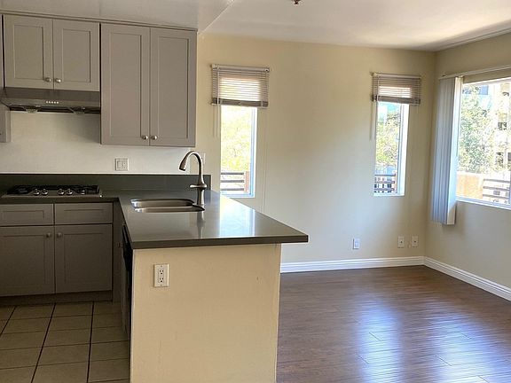 3rd image of 701 S Kingsley Dr #202