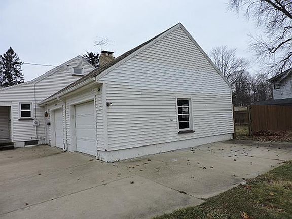 front side/ garage