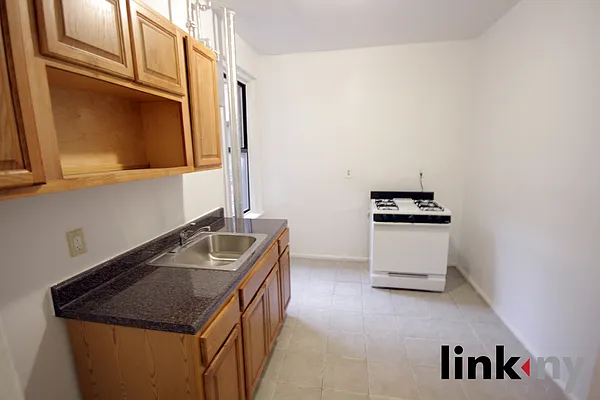 Rented by Link NY Realty | media 8