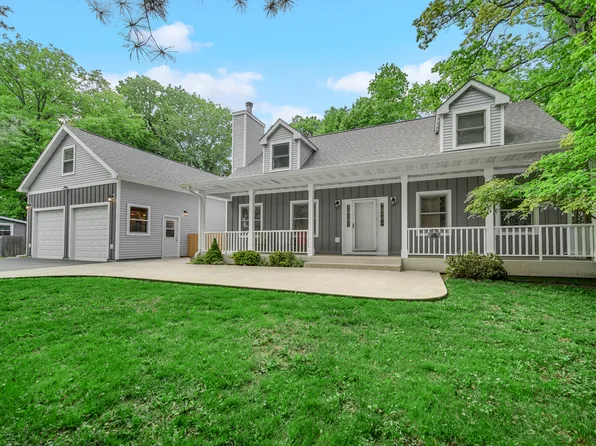 11576 W Half Day Rd, Deerfield, IL 60015