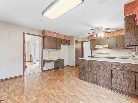 5th image of 10040 Applewood Dr