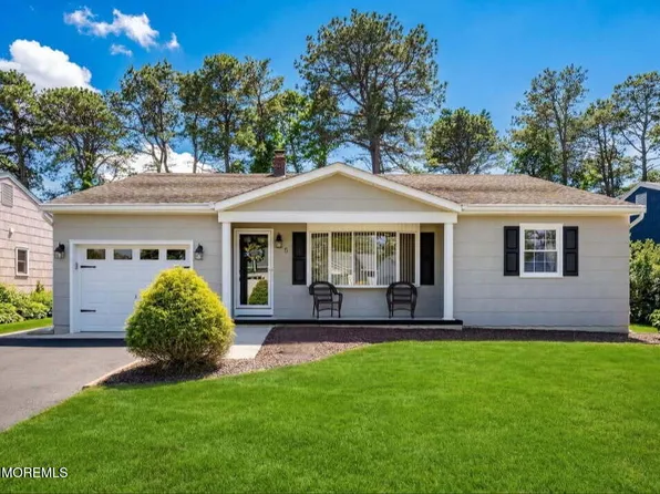 5 Bennington Drive, Toms River, NJ 08757