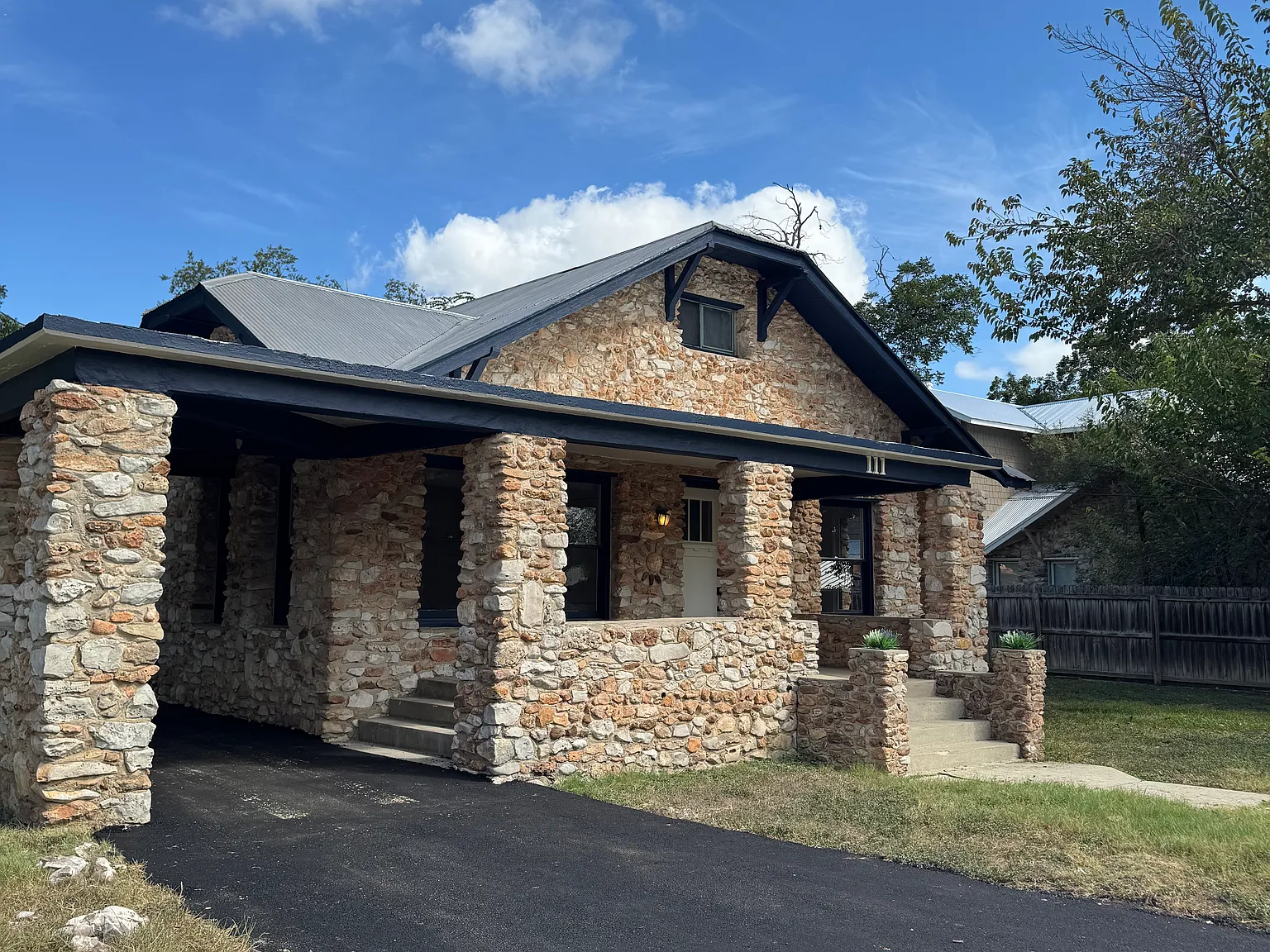 2 bed, 1200 sqft, $2,000 — Photo 2