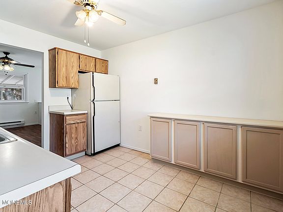 5th image of 8 Attleboro Lane #73