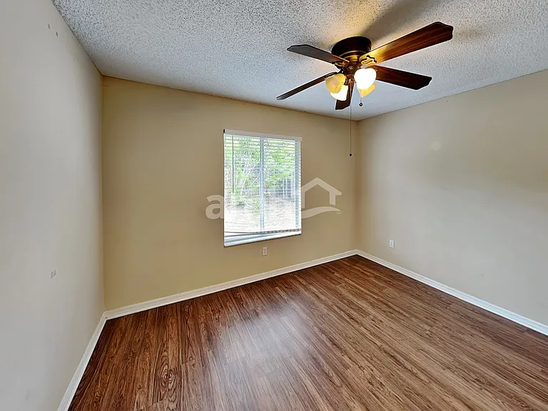 1014 Gore Dr — Photo 15