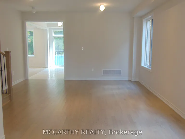 496 Black Cherry Cres — Photo 3