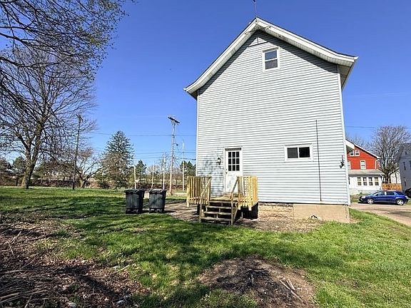 4th image of 1432 League St