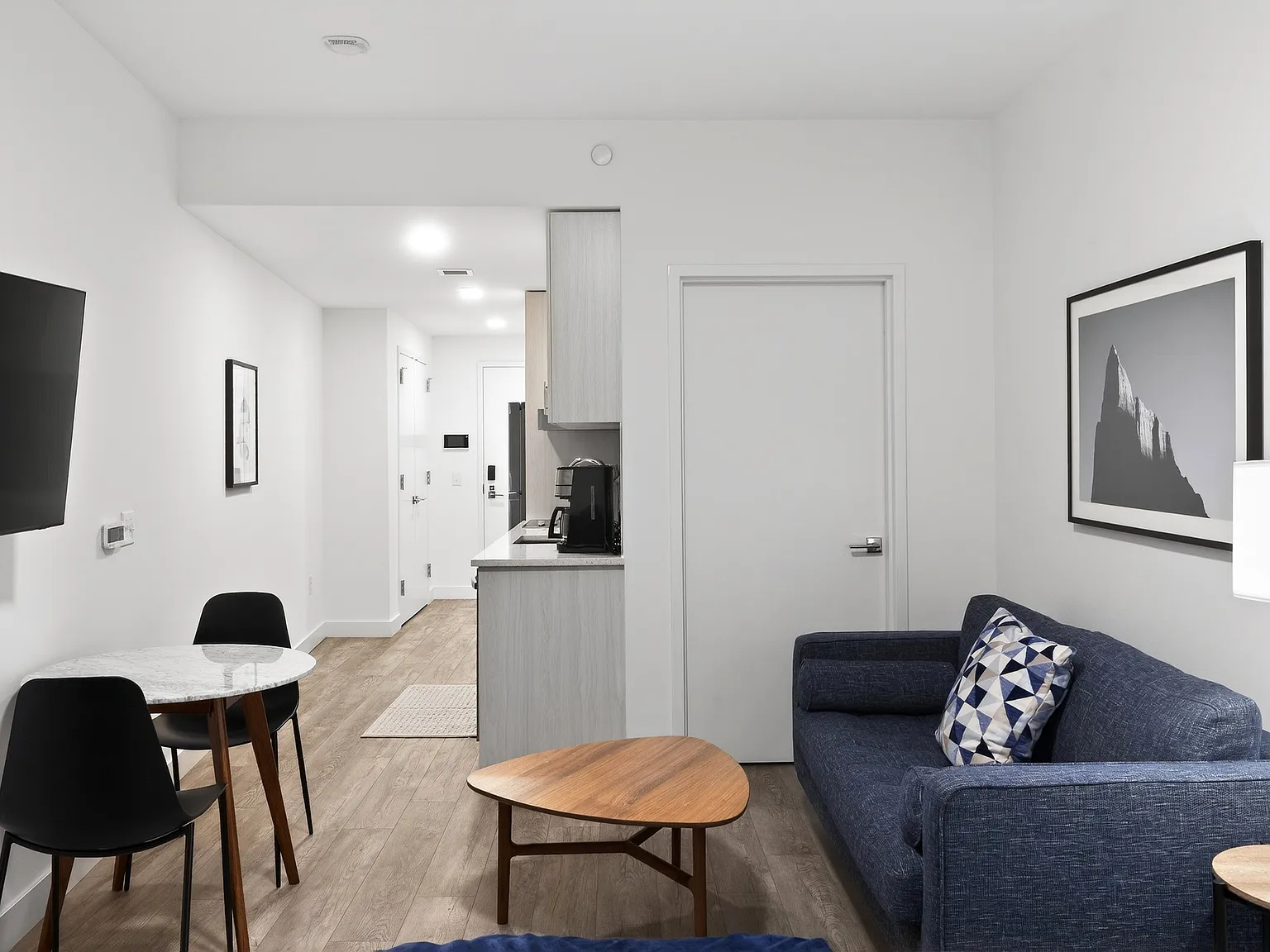 Studio, 447 sqft, $2,000 — Photo 3
