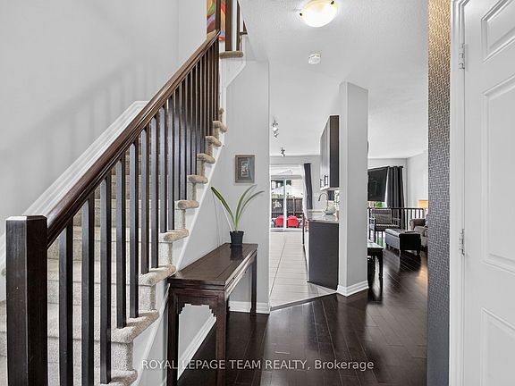 4th image of 111 Hawkeswood Dr