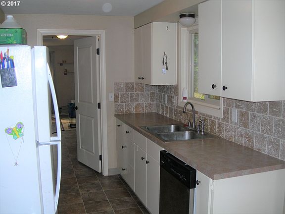 4th image of 7102 NE 60th Ave