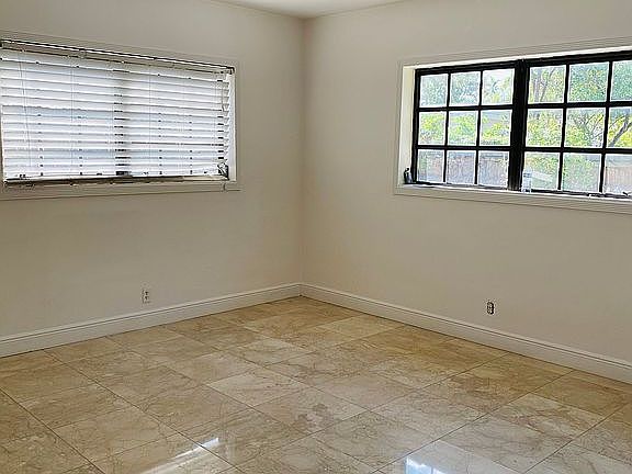 5th image of 1150 NE 179th St