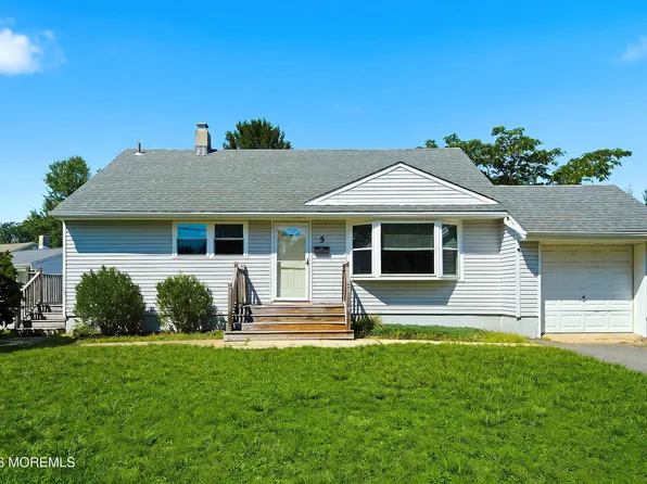 5 Peach Drive, Hazlet, NJ 07730