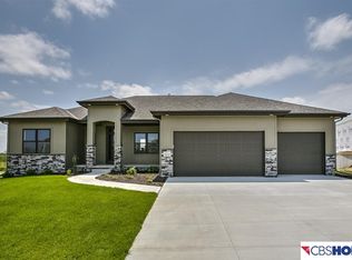 19113 Hampton Dr, Omaha, NE 68136
