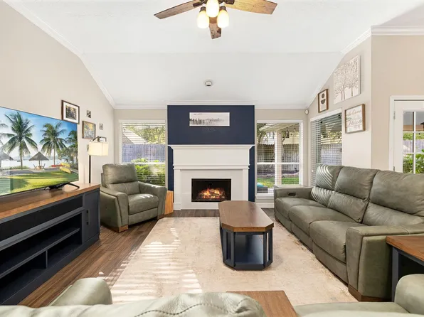 5104 Carefree Dr, League City, TX 77573