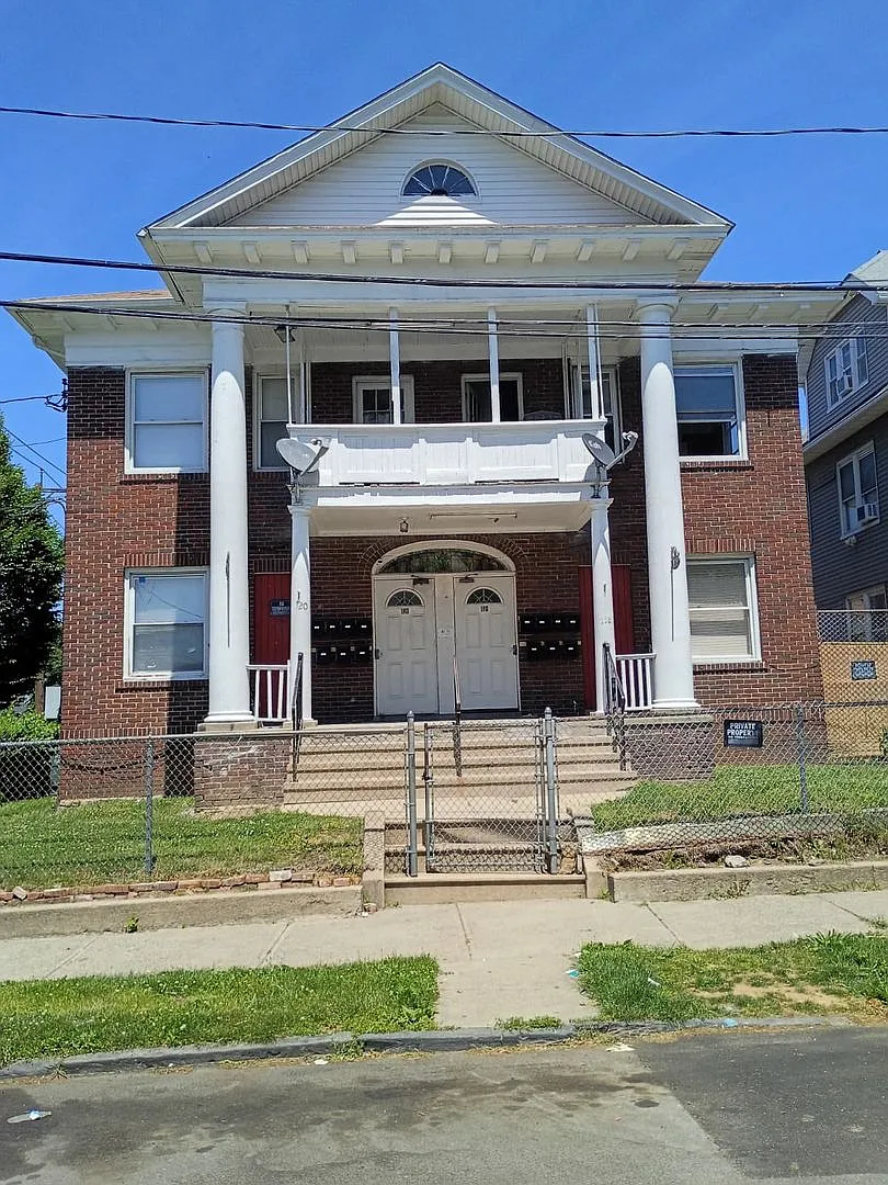 Sanford Pl 118-120 — Photo 1