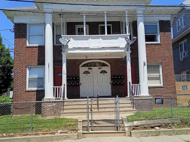 118-120 Sanford Pl — Photo 5