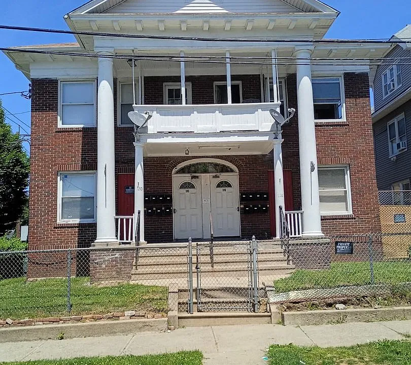 118-120 Sanford Pl