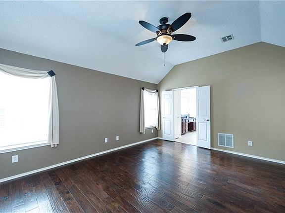 4th image of 1304 Winnipeg Dr