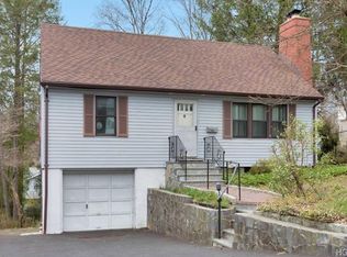 87 Lakeview Ave, Hartsdale, NY 10530