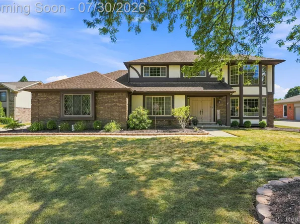 35379 Northmont Dr, Farmington Hills, MI 48331