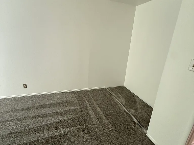 561 Princeton Pl — Photo 5
