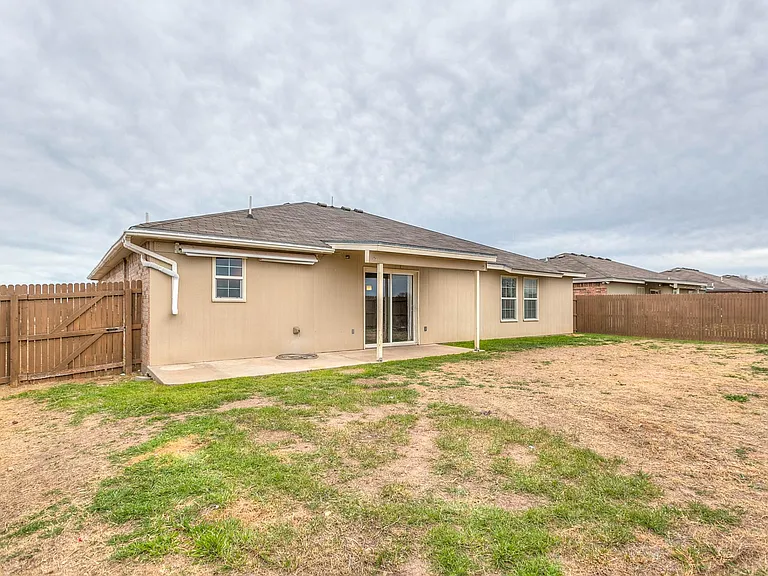 1221 Elmo Ln — Photo 36