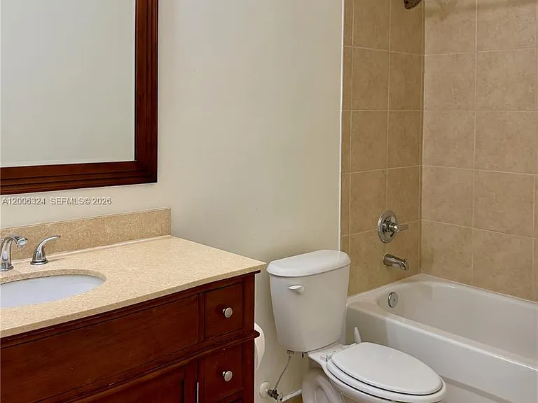10747 NW 76th Ln — Photo 6