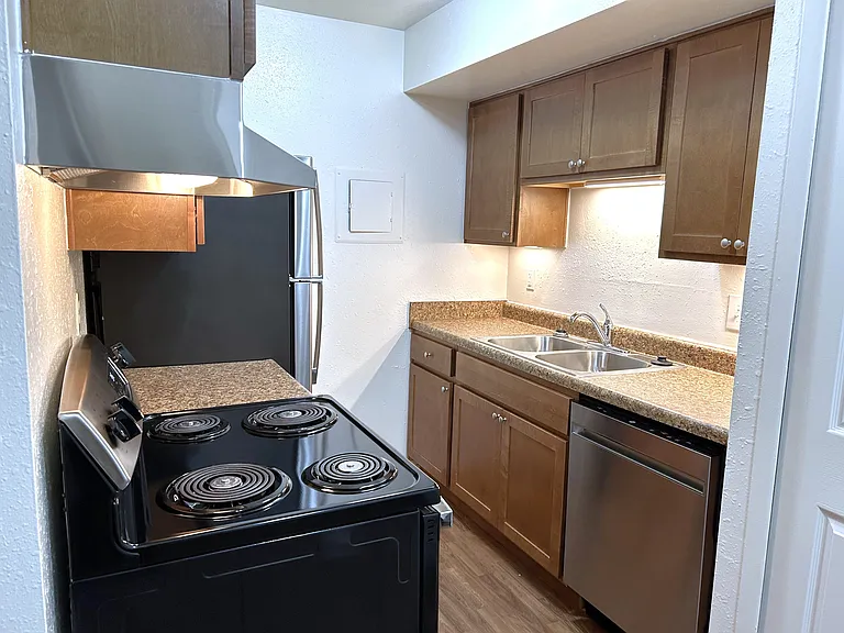 Huntington Place Apartments — Photo 35