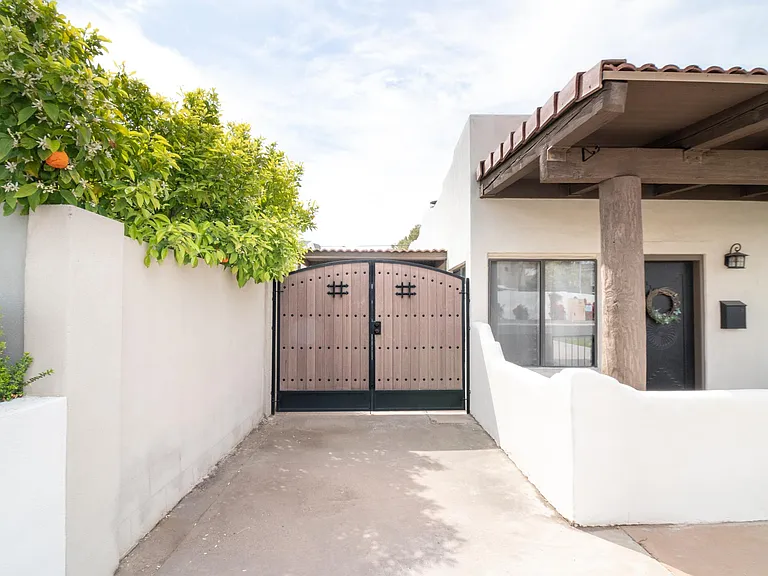 4633 E Devonshire Ave — Photo 13