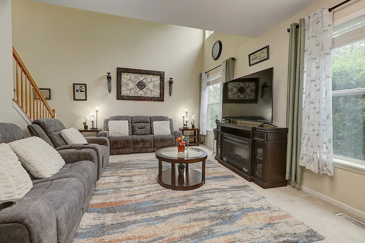 2 bed, 1400 sqft, $2,350 — Photo 3
