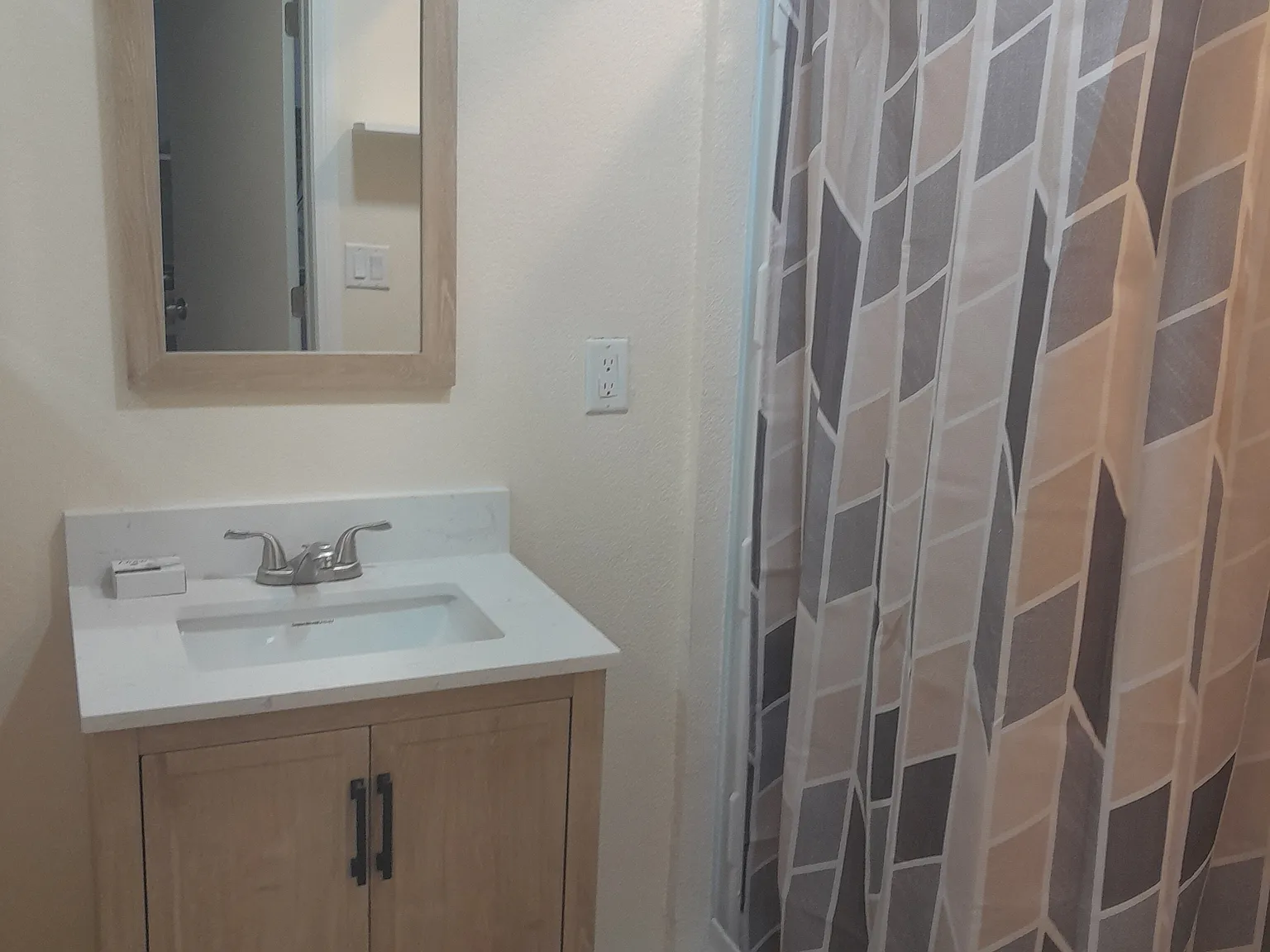 Studio, 320 sqft, $850 — Photo 1