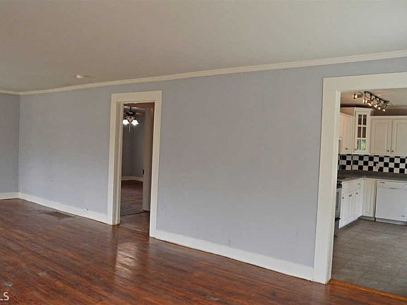 5th image of 1400 Woodland Cir