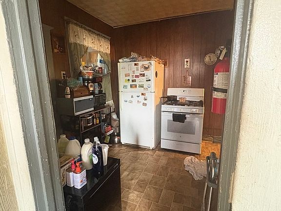 5th image of 7158 S May St