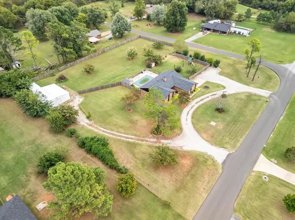 704 Cedar Springs Dr, Tuttle, OK 73089