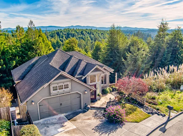2221 Briarwood Cir, Eureka, CA 95503