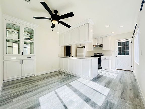5th image of 439 N Hayworth Ave #4415