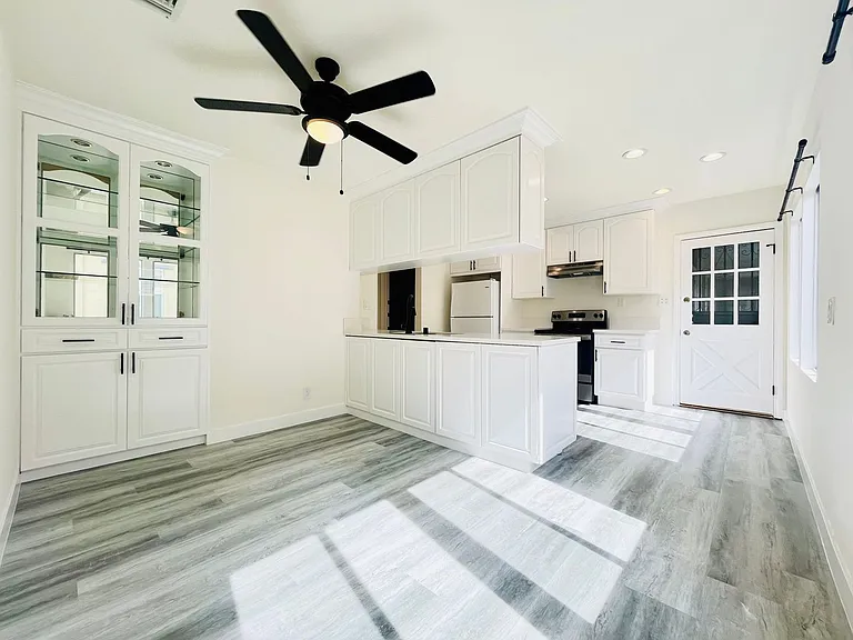 Hayworth439 — Photo 5