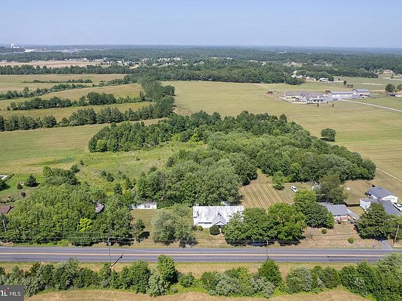 5th image of 751 Old Charles Town Rd